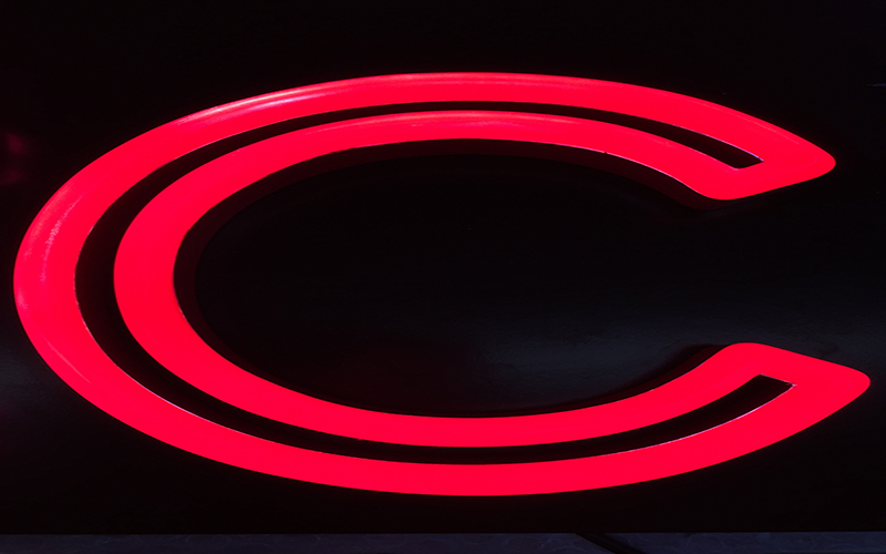 商业型建筑物楼顶发光字有什么作用？