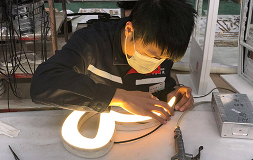 如何让LED发光字做到防水效果？