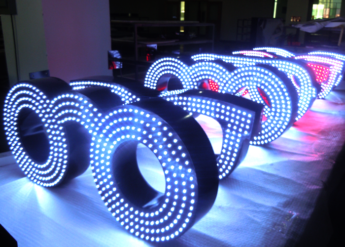 混光渐变色LED发光字的设计内容及效果实现方案介绍 混光渐变色LED发光字的设计内容及效果实现方案介绍