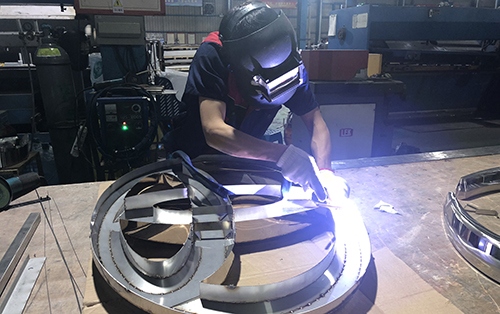 柯赛标识LED发光字介绍:LED发光字字面铝板的布局 柯赛标识LED发光字介绍:LED发光字字面铝板的布局