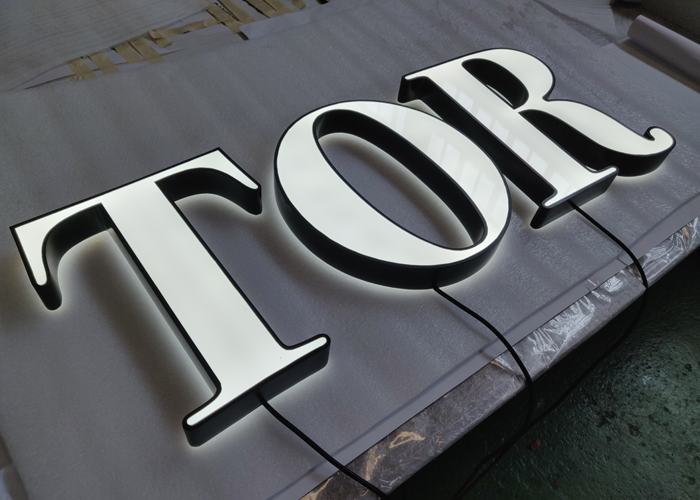 柯赛标识LED发光字厂家介绍：超级发光字常见的几种类型