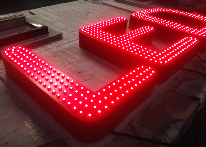 LED招牌发光字制作厂家介绍：店铺门头招牌发光字有哪些材质?