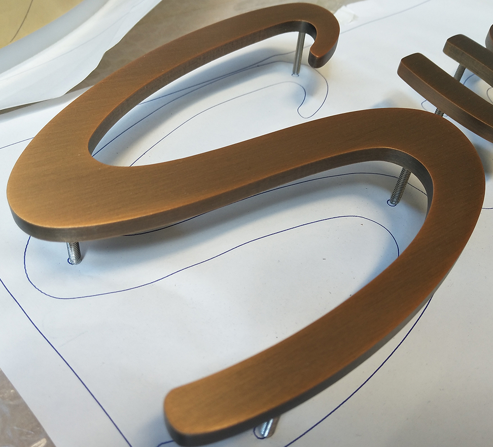 不锈钢金属发光字有哪些典型的特征？