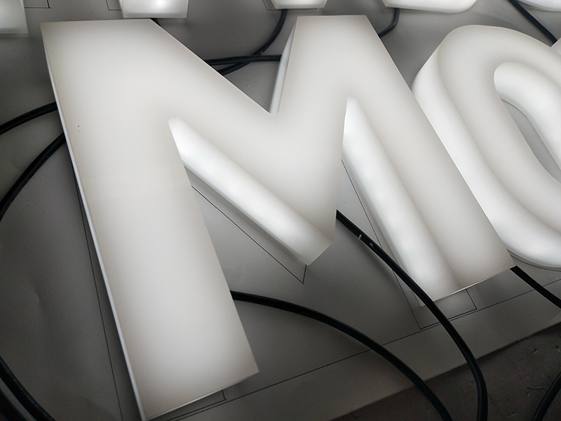 生产制作迷你发光字的3个注意事项