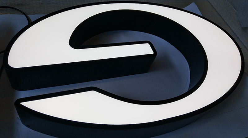 LED镂空发光字和常规发光字有哪些异同点？