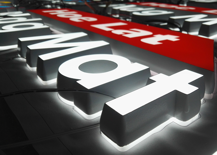 LED双面发光字的几个误区分析 LED双面发光字的几个误区分析