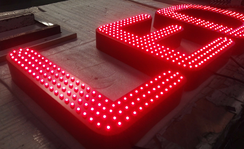 冲孔发光字的优点和缺点是什么,多少钱一个平方? 冲孔发光字的优点和缺点是什么,多少钱一个平方?