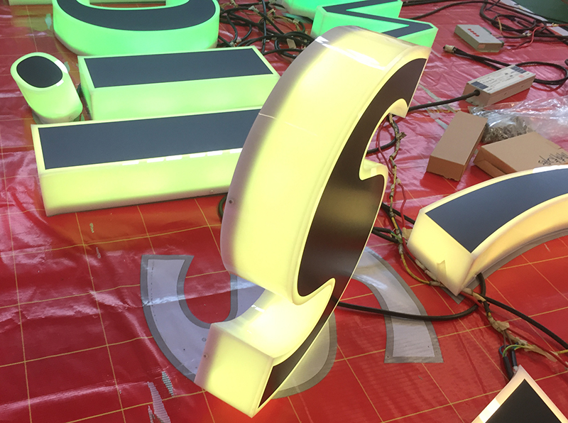 LED七彩发光字跟全彩发光字有哪些差异? LED七彩发光字跟全彩发光字有哪些差异?