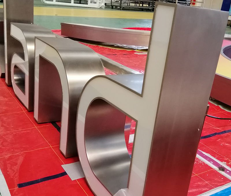 不锈钢金属发光字的特点和优点分析 不锈钢金属发光字的特点和优点分析