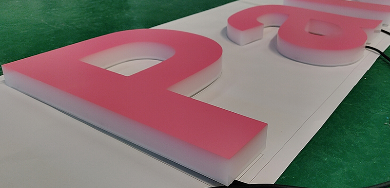 LED亚克力发光字维护保养的几点要求和技巧 LED亚克力发光字维护保养的几点要求和技巧