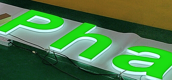 LED亚克力发光字制作工艺的4个注意事项 LED亚克力发光字制作工艺的4个注意事项
