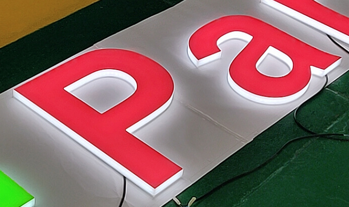 LED亚克力发光字制作材料的选用要注意5个方面 LED亚克力发光字制作材料的选用要注意5个方面