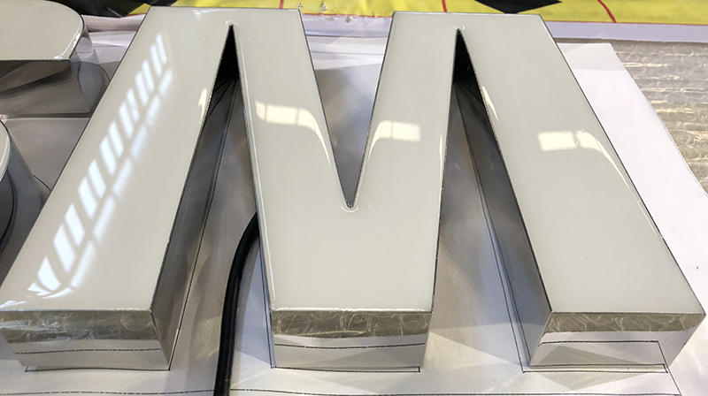 LED发光字笔画之间亮度不一致的原因分析