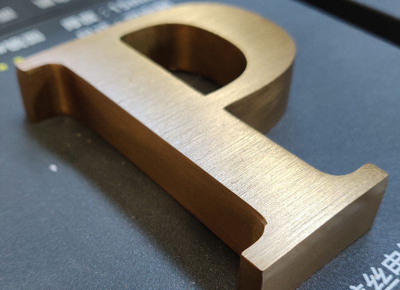 LED精工发光字的具体制作步骤主要有以下7步 LED精工发光字的具体制作步骤主要有以下7步