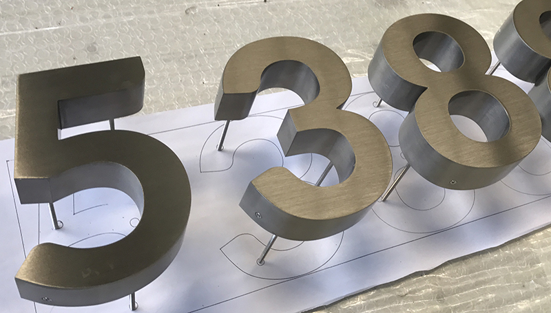 不锈钢发光字8大特点分析 不锈钢发光字8大特点分析