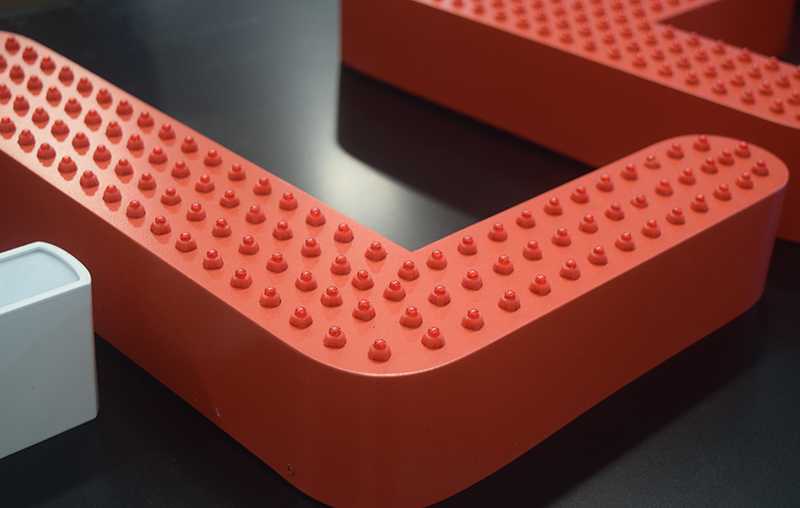 影响LED外露发光字使用寿命的因素有哪些？