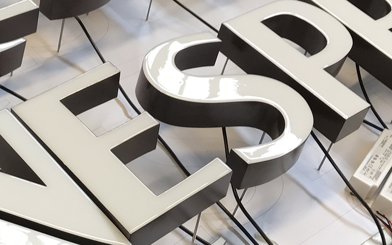 有关LED树脂发光字制作的4条经验分享