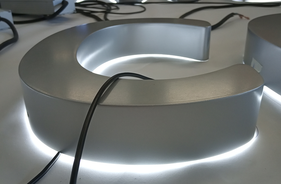 户外LED发光字清洁保养方法有哪些？