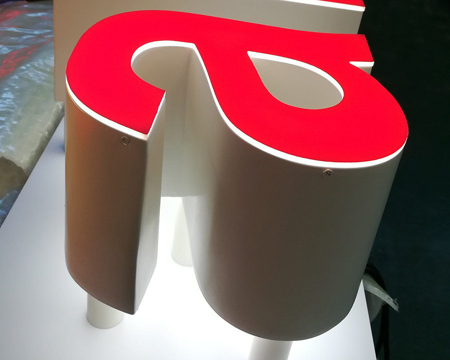 LED发光字色彩运用与整体形象之间的关系分析