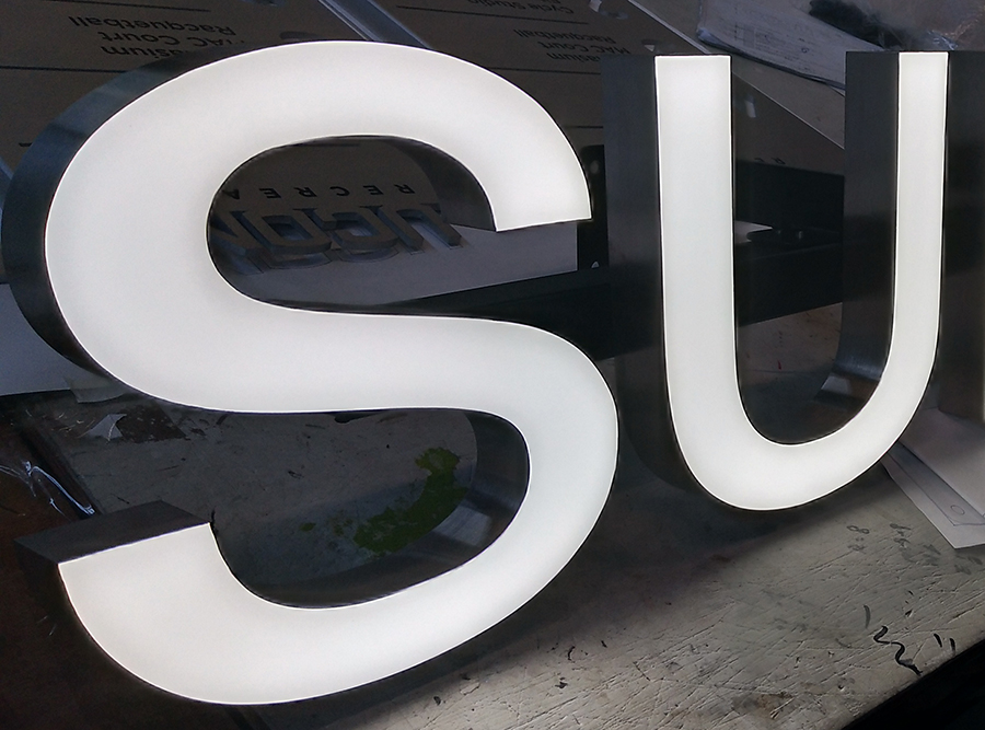 LED亚克力发光字主要特点和制作步骤 LED亚克力发光字主要特点和制作步骤