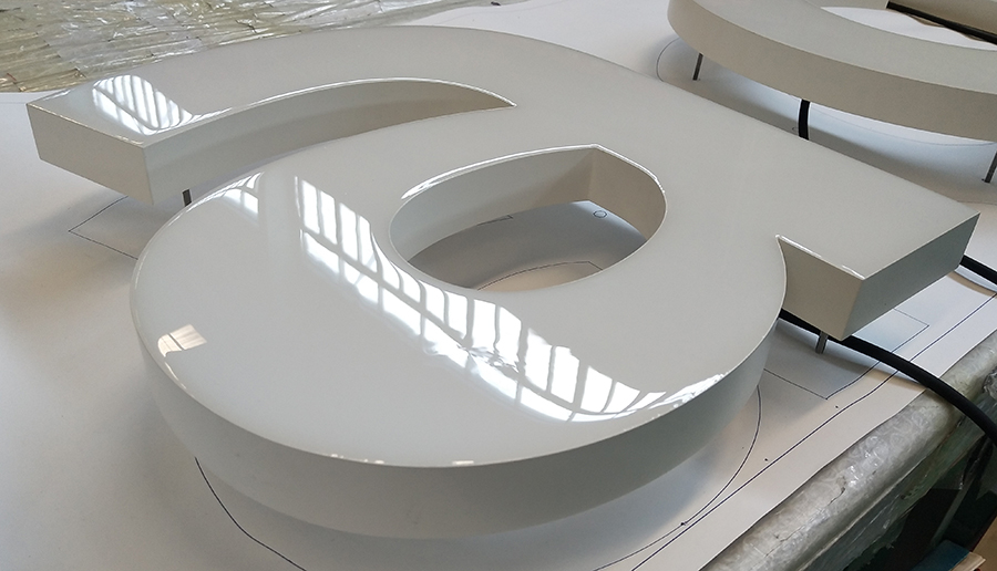 树脂发光字制作工艺的两种常见形式