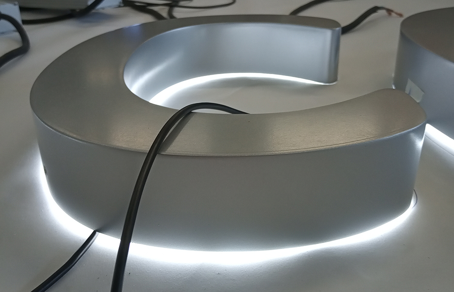 LED发光字选配电源的一些方法