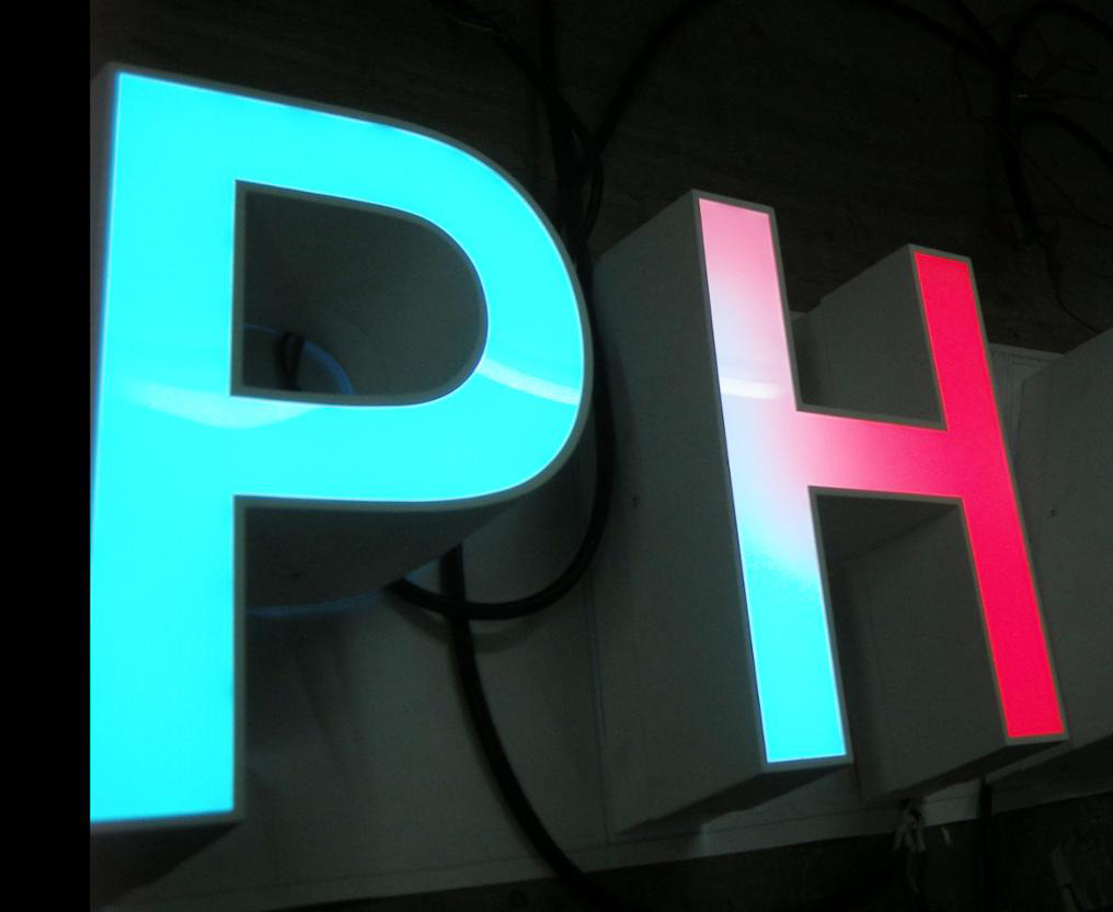 全彩亚克力发光字和七彩发光字的区别是什么？