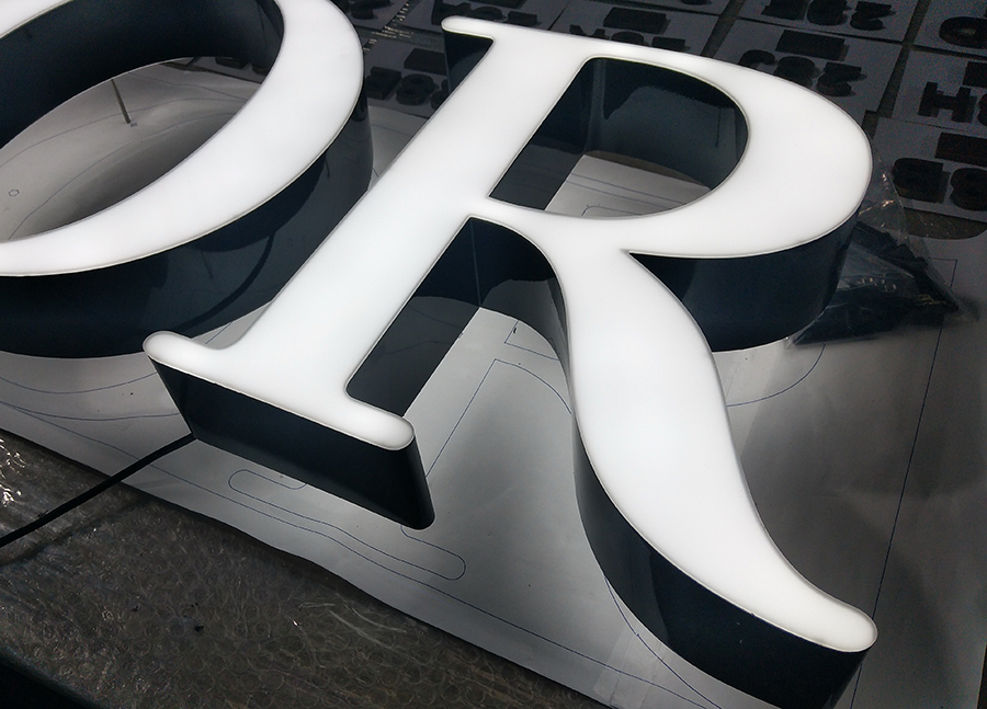 哪些LED发光字适合用在门头招牌上？