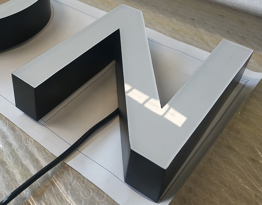 超级发光字具备的13大特点有哪些