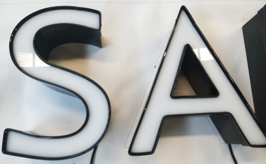 外露发光字和内发光字的区别是什么？