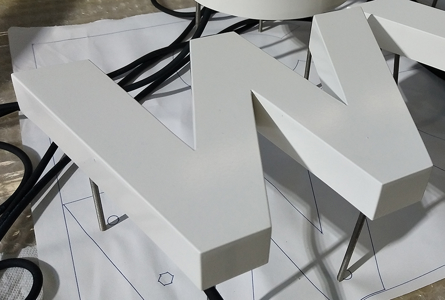 亚克力烤漆发光字和金属烤漆字有哪些差异? 亚克力烤漆发光字和金属烤漆字有哪些差异?