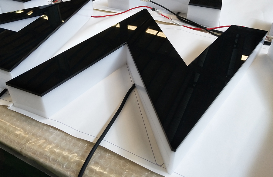 LED发光字广告标识牌当前面临的几个问题 LED发光字广告标识牌当前面临的几个问题