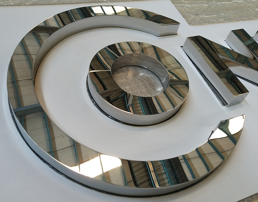 精品不锈钢发光字的优点和特点有哪些？