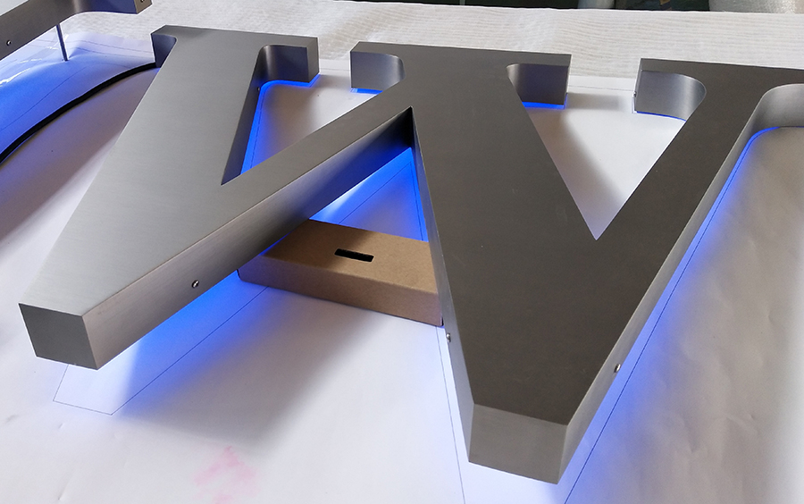 拉丝不锈钢发光字制作工艺与材料分析