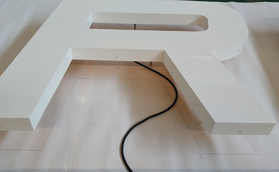 铁皮烤漆发光字制作的3个步骤是哪些? 铁皮烤漆发光字制作的3个步骤是哪些?