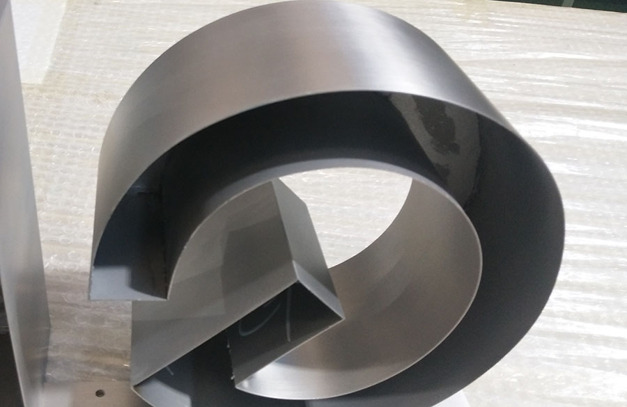 金属拉丝槽型字制作的几个关键步骤 金属拉丝槽型字制作的几个关键步骤