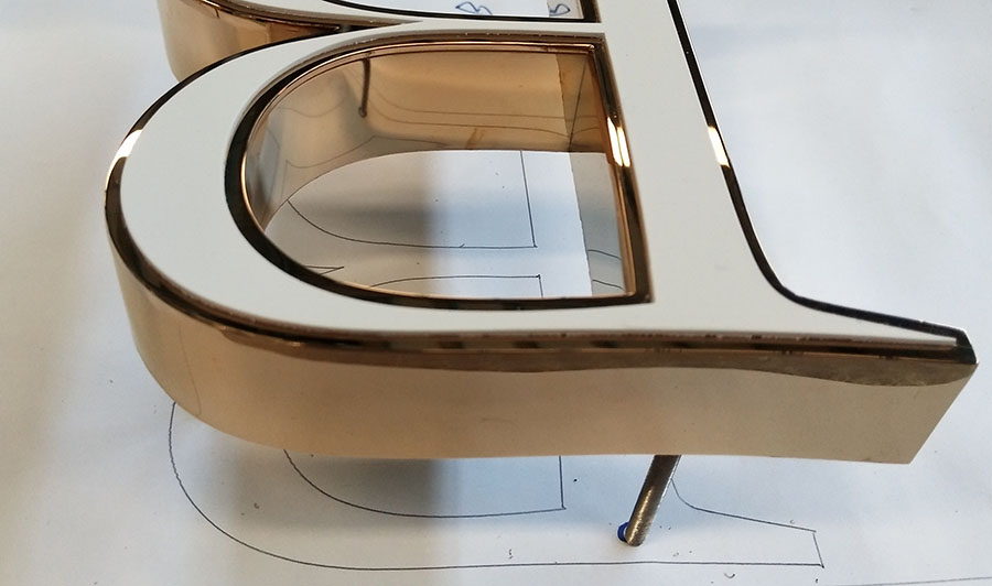 镜钢发光字的7个特点优点分析