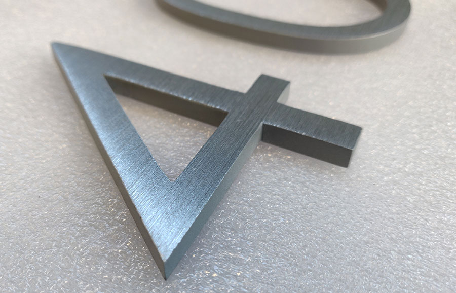 铝板实心字的4个优点 铝板实心字的4个优点