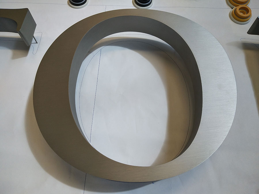 拉丝不锈钢字的8大特点 拉丝不锈钢字的8大特点