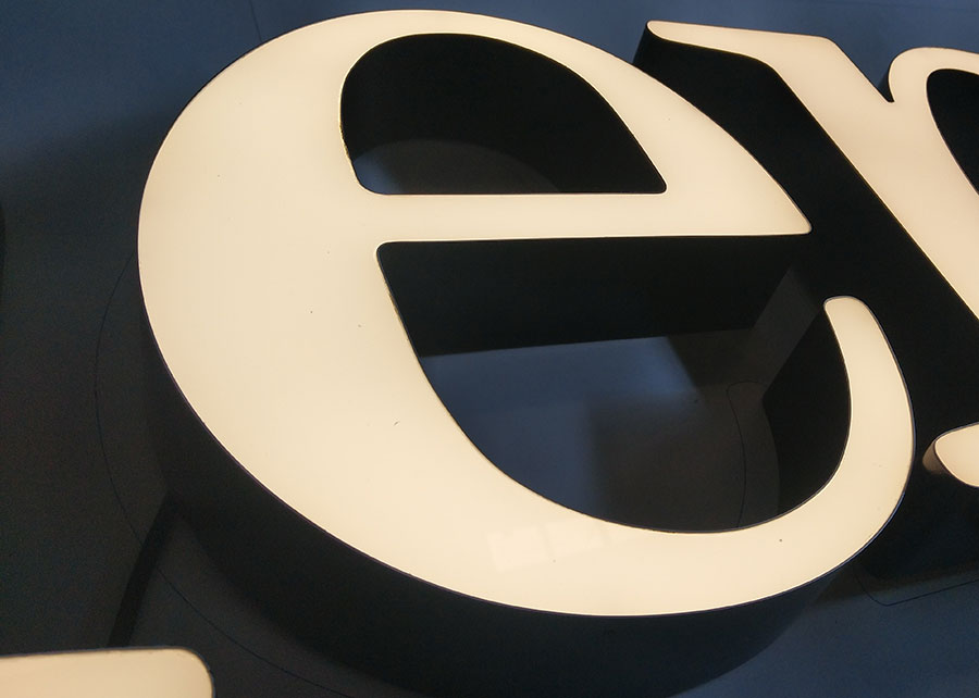 无边发光字制作的4个优点 无边发光字制作的4个优点