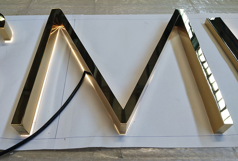 镜钢发光字与背发光字的优劣势和区别 镜钢发光字与背发光字的优劣势和区别