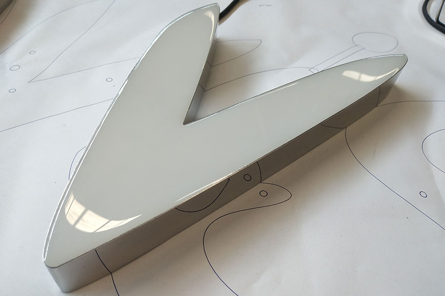 一种常见的树脂发光字制作方法分享