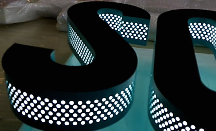 穿孔发光字的5个优点