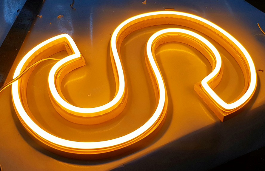 LED发光字对门头制作重要性分析