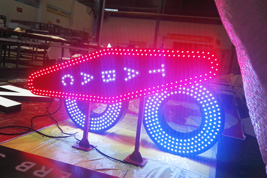 穿孔发光字制作厂家应该怎么选择？