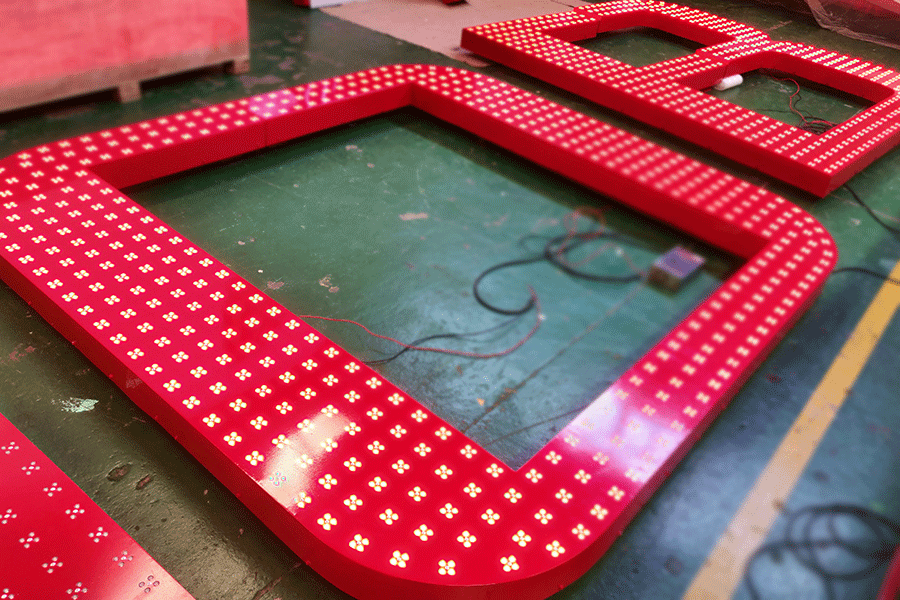 穿孔发光字发光原理与光源特点分析