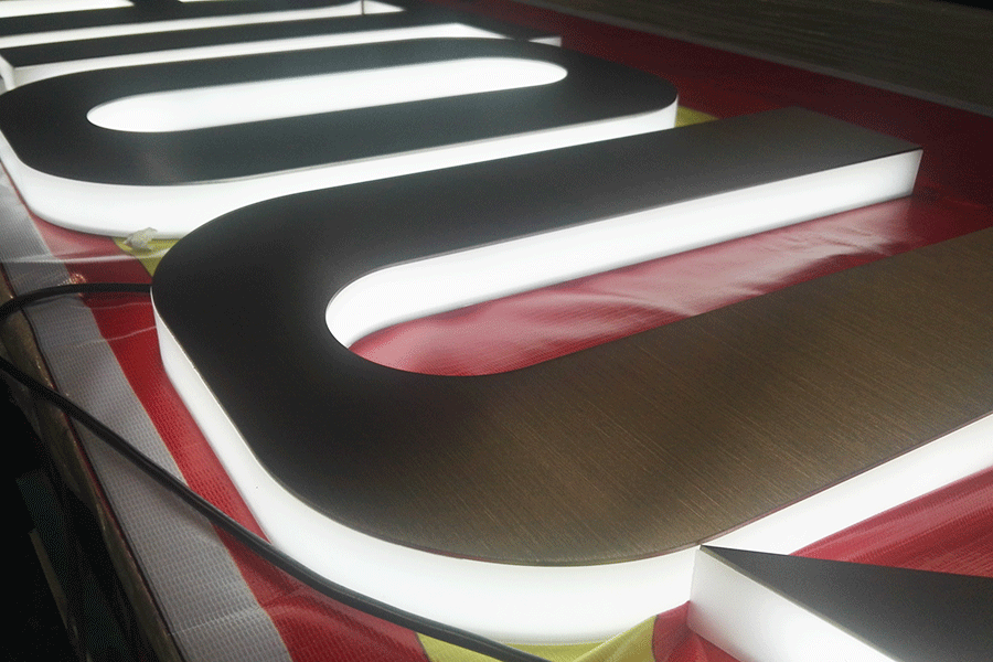 制作不锈钢侧发光字有哪些注意事项？