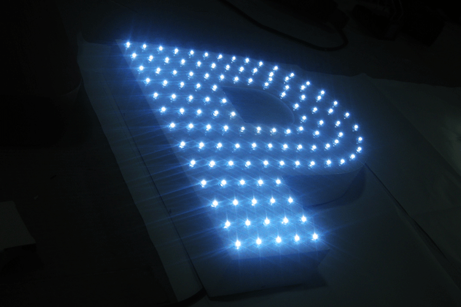 LED外露穿孔字的光源有什么特征？