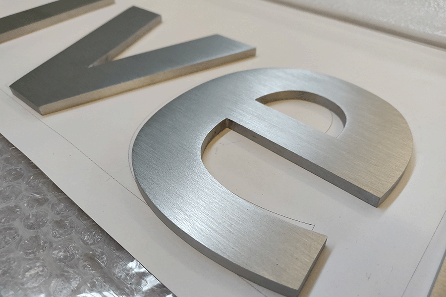 制作铝边金属字有哪些特色？