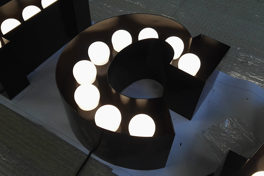 制作led门头招牌发光字选择哪种材料比较好？